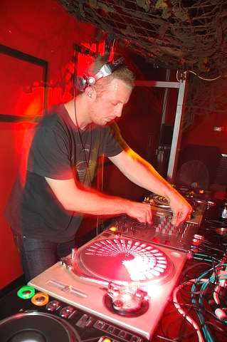 Shock One (2) / Zyon Base image for track Further Away (Logistics Remix) / Simple Man 2